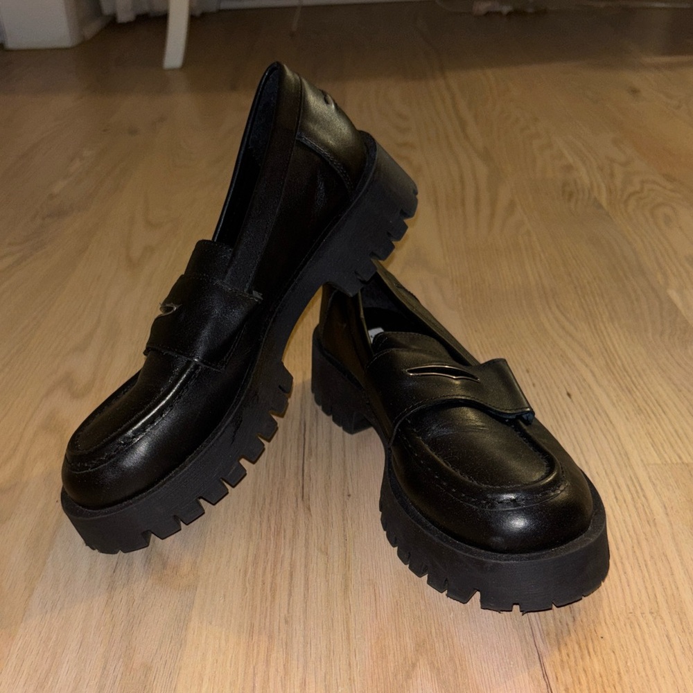 Steve Madden Classic Black Leather Loafers